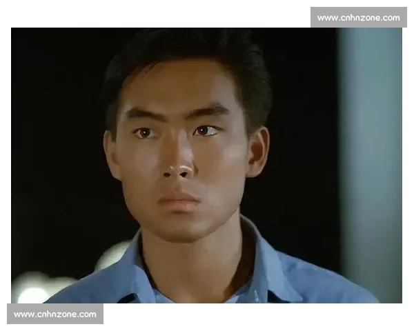 司徒浩南重出江湖!郑浩南香港街头再现经典造型,网友:青春回来了 司徒浩南重出江湖!郑浩南香港街头再现经典造型,网友:青春回来了